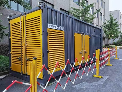 武江如何使用转速表检查发动机的转速？