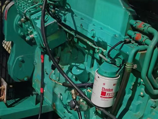 武江如何确定新的发电机组控制系统是否与原系统兼容？